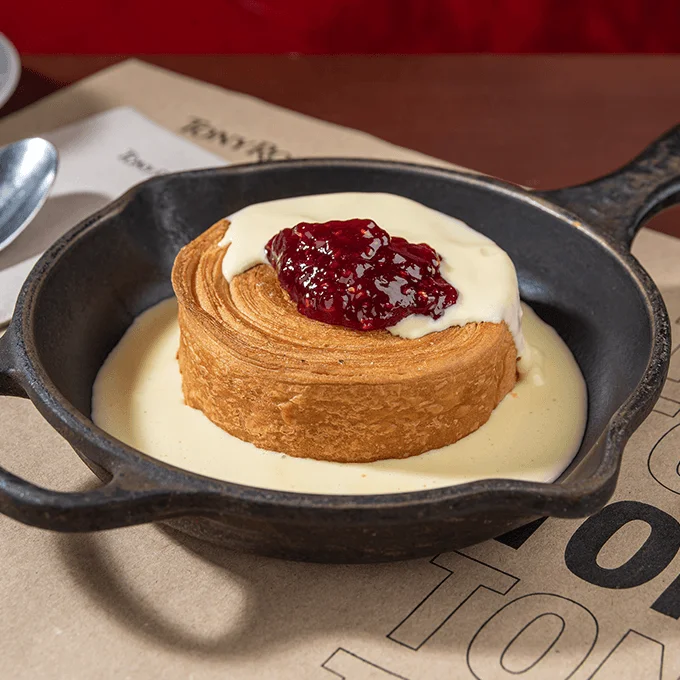 TONY ROMA'S: SKILLET CROISSANT ROLL